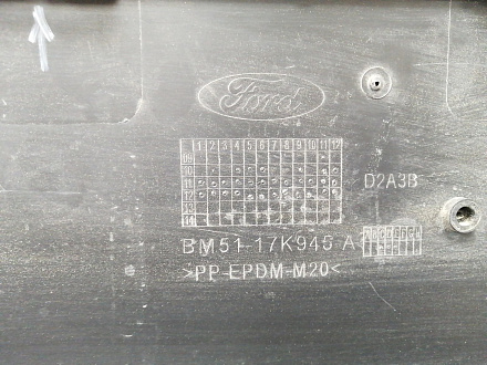 AA032242; Решетка переднего бампера центральная, матовая (BM51-17K945-A) для Ford Focus/БУ; Оригинал; Р1, Мелкий дефект; 