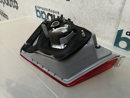 AA044243; Фонарь внутренний правый, в крышку баг. (81581-33220) для Toyota Camry 50 (2012 — 2014)/БУ; Оригинал; Р0, Хорошее; 