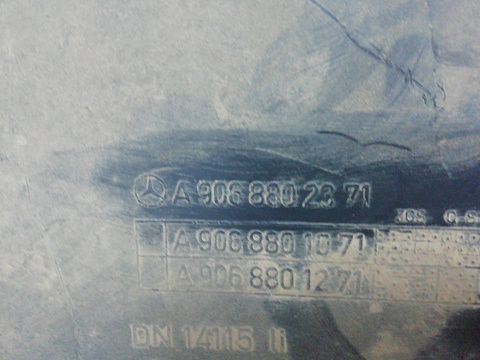 Фотография детали AA001931; Бампер задний левая часть; без паркт. (A9068802371) для Mercedes-Benz Sprinter (906) (2006-н.в.)/БУ; Оригинал; Р1, Мелкий дефект; . Фото номер 4