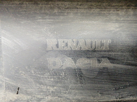 AA032656; Бампер задний; без паркт. (850225291R) для Renault Duster I (2011-2015)/БУ; Оригинал; Р1, Мелкий дефект; 