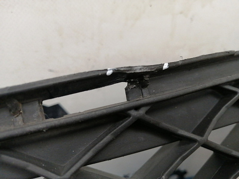 Фотография детали AA037758; Решетка переднего бампера (A2048856823) для Mercedes-Benz GLK-klasse I (X204) (2012-2015)/БУ; Оригинал; Р1, Мелкий дефект; . Фото номер 6