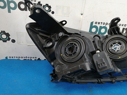 AA021059; Фара галоген левая (81170-42400) для Toyota Rav4 30 рест. V 2.0 (2009 - 2010)/БУ; Оригинал; Р1, Мелкий дефект; 