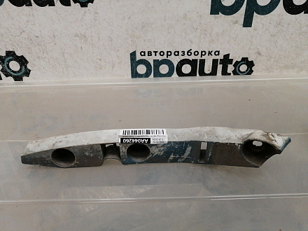 AA044260; Кронштейн переднего бампера левый (4M51-17D959-AF) для Ford Focus/БУ; Оригинал; Р1, Мелкий дефект; 