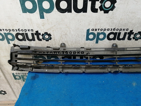Фотография детали AA030694; Решетка переднего бампера верхняя (9681520477) для Peugeot Partner II (2008-2012)/БУ; Оригинал; Р1, Мелкий дефект; . Фото номер 10