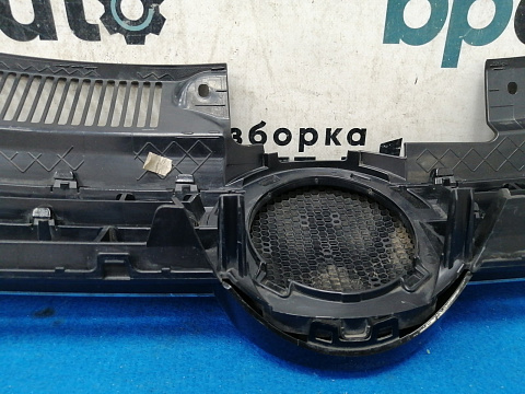 Фотография детали AA028223; Решетка радиатора (5K0853651AL) для Volkswagen Golf/БУ; Оригинал; Р2, Удовлетворительное; . Фото номер 16