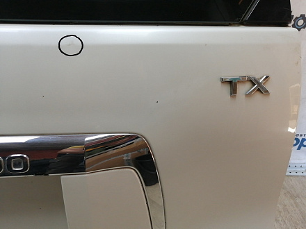 AA044896; Крышка багажника (67005-60F50) для Toyota Land Cruiser Prado 150 (2010 — 2013)/БУ; Оригинал; Р1, Мелкий дефект; (070) Белый перламутр 3х. сл.