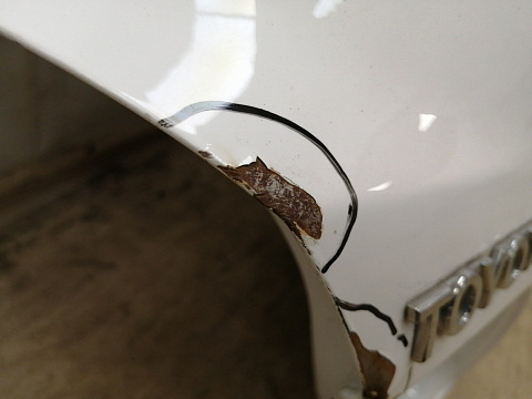 Фотография детали AA038129; Крышка багажника (64401-33400) для Toyota Camry/БУ; Оригинал; Р1, Мелкий дефект; . Фото номер 4