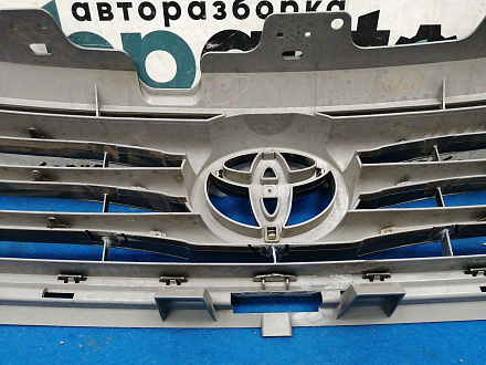 AA033274; Решетка радиатора (53101-42360) для Toyota Rav4 35 (2010 — 2013)/БУ; Оригинал; Р1, Мелкий дефект; 