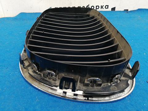 Фотография детали AA034172; Решетка радиатора правая, 13 перемычек (51137211658) для BMW 7 серия F01 F02/БУ; Оригинал; Р1, Мелкий дефект; . Фото номер 8