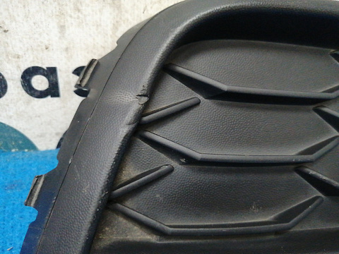 Фотография детали AA028451; Решетка переднего бампера правая ; без паркт. (5NA853666) для Volkswagen Tiguan II (2016- 2020)/БУ; Оригинал; Р1, Мелкий дефект; . Фото номер 2