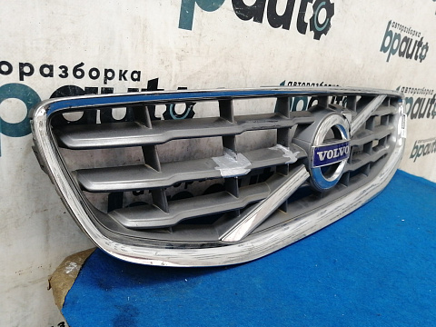 Фотография детали AA030031; Решетка радиатора (30795039) для Volvo/БУ; Оригинал; Р2, Удовлетворительное; . Фото номер 2