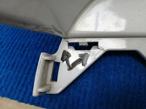 Фотография детали AA024064; Бампер задний, левая часть; под паркт. (850170001R) для Renault Scenic/БУ; Оригинал; Р1, Мелкий дефект; . Фото номер 5