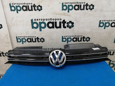 Фотография детали AA028223; Решетка радиатора (5K0853651AL) для Volkswagen Golf/БУ; Оригинал; Р2, Удовлетворительное; . Фото номер 1