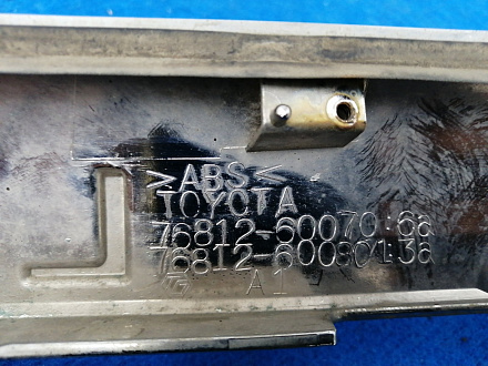 AA015636; Молдинг крышки багажника (76812-60070) для Toyota Land Cruiser Prado 150 (2010 — 2013)/БУ; Оригинал; Р1, Мелкий дефект; 
