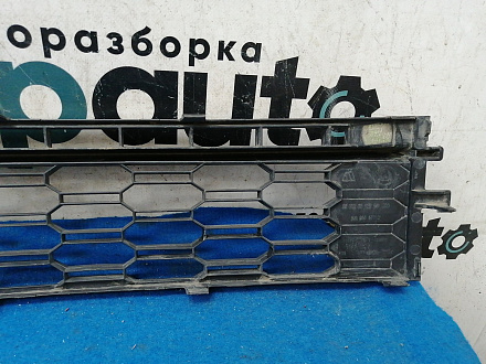 AA031005; Решетка переднего бампера центр. (5JA853677C) для Skoda Rapid I рест. (2017-2019)/БУ; Оригинал; Р0, Хорошее; 