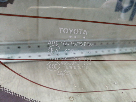 AA045272; Стекло крышки багажника (68105-60190)/БУ; Оригинал; Р1, Мелкий дефект; 