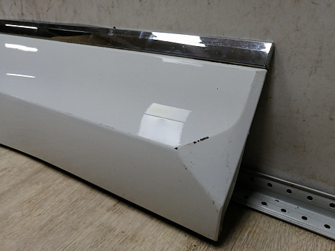 Фотография детали AA045276; Накладка двери задняя правая, нижняя, R-Line (5NA854950M) для Volkswagen Tiguan II (2016- 2020)/БУ; Оригинал; Р1, Мелкий дефект; . Фото номер 4