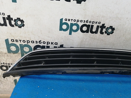 AA025371; Решетка переднего бампера (6RU853677A) для Volkswagen Polo V Sedan (2010-2014)/БУ; Оригинал; Р1, Мелкий дефект; 