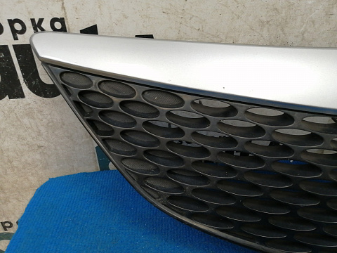 Фотография детали AA036917; Решетка радиатора (BP4K-50711) для Mazda 3 BK/БУ; Оригинал; Р0, Хорошее; (22V) Серебро. Фото номер 5