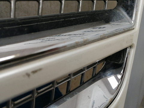 Фотография детали AA032737; Решетка радиатора (25778728) для Cadillac Escalade III (2006-2013)/БУ; Оригинал; Р2, Удовлетворительное; . Фото номер 4