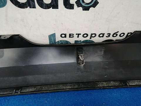 Фотография детали AA038730; Юбка заднего бампера; под паркт. (8450008884) для Lada Vesta I Sedan (2015 — 2022)/БУ; Оригинал; Р1, Мелкий дефект; . Фото номер 9