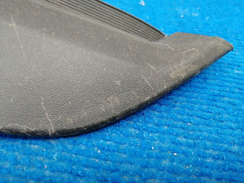 Фотография детали AA040679; Заглушка буксир. крюка правая (53285-42100) для Toyota Rav4 40 рест. (2015 — 2019)/БУ; Оригинал; Р1, Мелкий дефект; . Фото номер 2