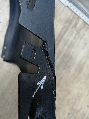 Фотография детали AA045224; Бампер передний; без паркт.; без омыват. (9684505677) для Citroen C4/БУ; Оригинал; Р1, Мелкий дефект; . Фото номер 12