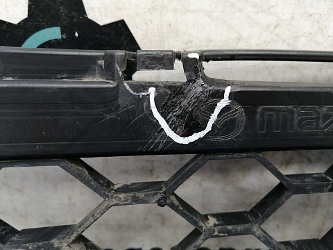 Фотография детали AA033562; Решетка переднего бампера (BR5H-501T1) для Mazda 3 I (BK) рест. Sedan (2006-2009)/БУ; Оригинал; Р1, Мелкий дефект; . Фото номер 16