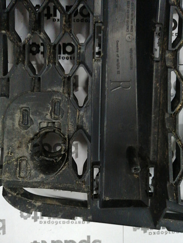 Фотография детали AA045550; Решетка переднего бампера правая; под паркт. (HK83-8B289-BA) для Jaguar F-Pace I (2016-2020)/БУ; Оригинал; Р0, Хорошее; . Фото номер 8