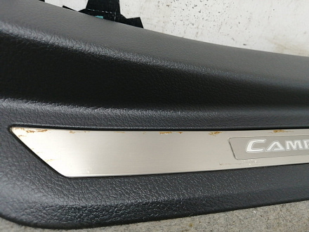 AA012128; Накладка порога внутренняя задняя правая (67917-33070) для Toyota Camry/БУ; Оригинал; Р1, Мелкий дефект; 