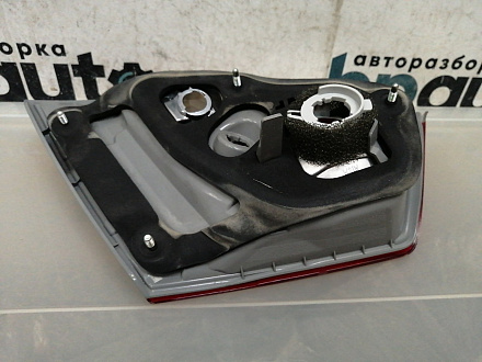 AA044242; Фонарь внутренний правый, в крышку баг. (81581-33220) для Toyota Camry 50 (2012 — 2014)/БУ; Оригинал; Р0, Хорошее; 