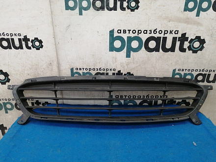 AA033704; Решетка переднего бампера (86561-1R000) для Hyundai Solaris/БУ; Оригинал; Р1, Мелкий дефект; 