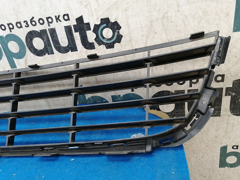 Фотография детали AA033560; Решетка переднего бампера (5K0853677) для Volkswagen Golf/БУ; Оригинал; Р1, Мелкий дефект; . Фото номер 9