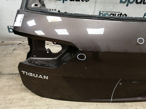 Фотография детали AA038015; Крышка багажника (5NA827025L) для Volkswagen Tiguan/БУ; Оригинал; Р3, Под восстановление; . Фото номер 13