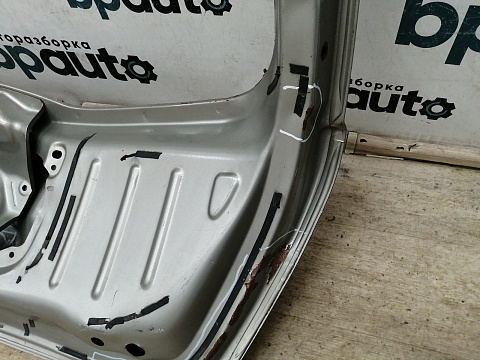 Фотография детали AA038316; Крышка багажника (901006269R) для Renault Sandero I (2009-2014)/БУ; Оригинал; Р3, Под восстановление; . Фото номер 22