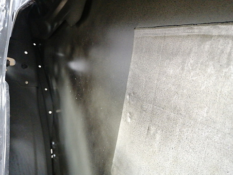 Фотография детали AA022421; Дверь задняя левая (LR080198) для Land Rover Discovery/БУ; Оригинал; Р0, Хорошее; (PAB, 820) Черный перлам.. Фото номер 17