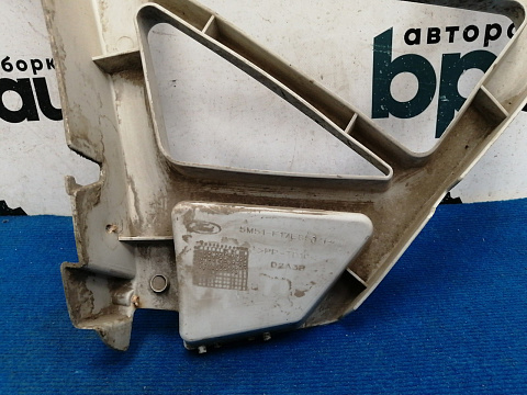 Фотография детали AA040910; Кронштейн заднего бампера левый ( 5M51-17E850) для Ford Focus/БУ; Оригинал; Р1, Мелкий дефект; . Фото номер 14