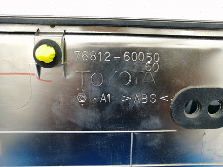 AA015630; Накладка крышки багажника (76812-60050) для Lexus LX570, LX450D/БУ; Оригинал; Р0, Хорошее; 