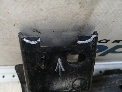 Фотография детали AA017945; Кронштейн заднего бампера центральный (J8A2-17A793-AD) для Land Rover Range Rover Velar L560 (2017 - 2023)/БУ; Оригинал; Р1, Мелкий дефект; . Фото номер 8