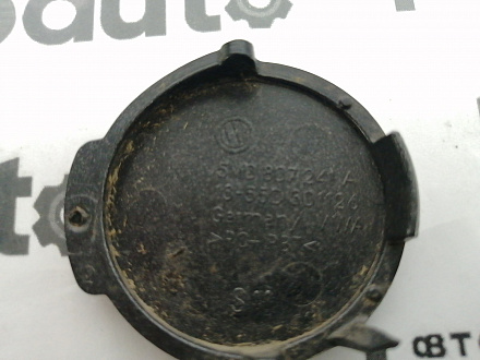 AA045956; Заглушка буксир. крюка переднего бампера (5M0807241A) для Volkswagen Golf Plus II (2009-2014)/БУ; Оригинал; Р1, Мелкий дефект; 