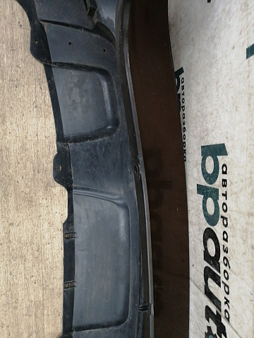 Фотография детали AA032713; Бампер задний; под паркт. (850225291R) для Renault Duster I (2011-2015)/БУ; Оригинал; Р1, Мелкий дефект; . Фото номер 15