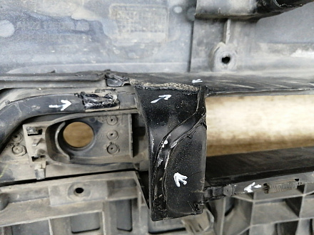 AA017684; Бампер передний, под ПТФ; под паркт.; под омыват. (AH22-17F003-AB) для Land Rover Discovery IV (2009 - 2013)/БУ; Оригинал; Р1, Мелкий дефект; 