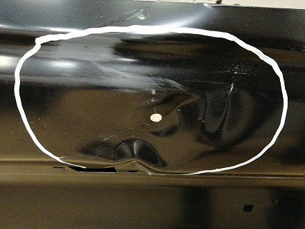 AA037297; Крышка багажника; под камер. (5801B818) для Mitsubishi Outlander/Нов с деф; Оригинал; Р1, Мелкий дефект; 