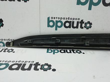 AA008972; Накладка передней правой двери (5727A404) для Mitsubishi Outlander/БУ; Оригинал; Р1, Мелкий дефект; 