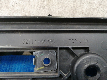 AA036557; Площадка под номер (52114-60350) для Toyota Land Cruiser Prado 150 рест.2 (2017- 2020)/БУ; Оригинал; Р1, Мелкий дефект; 