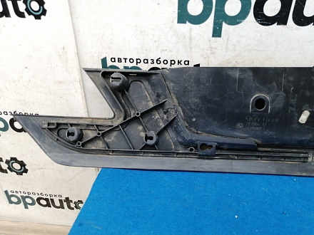 AA021492; Накладка крышки багажника под номер (51137133637) для BMW 7 серия E65 E66/Нов с деф; Оригинал; Р0, Хорошее; 