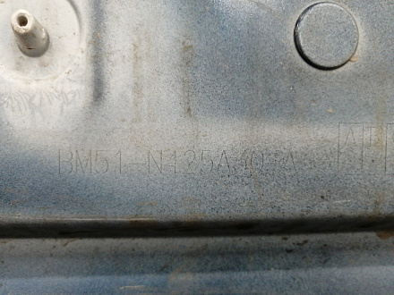 AA036226; Накладка на крышку багажника нижняя (BM51-N425A30A) для Ford Focus/БУ; Оригинал; Р1, Мелкий дефект; 