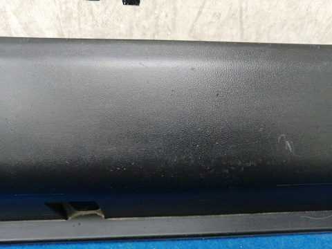 Фотография детали AA035215; Накладка порога правая (76850-4CM0B) для Nissan X-Trail III (T32) (2013-2018)/БУ; Оригинал; Р1, Мелкий дефект; . Фото номер 7