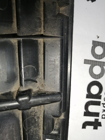 Фотография детали AA045558; Решетка переднего бампера правая (53127-42040) для Toyota Rav4 40 (2013 — 2015)/БУ; Оригинал; Р1, Мелкий дефект; . Фото номер 10