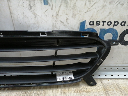 AA045105; Решетка переднего бампера (86561-1R000) для Hyundai Solaris/БУ; Оригинал; Р2, Удовлетворительное; 